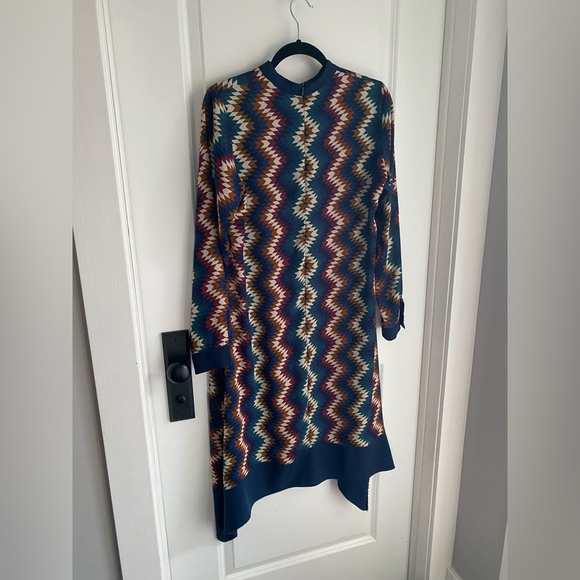 Vintage geometric pattern long sleeve midi dress. - Picture 2 of 6